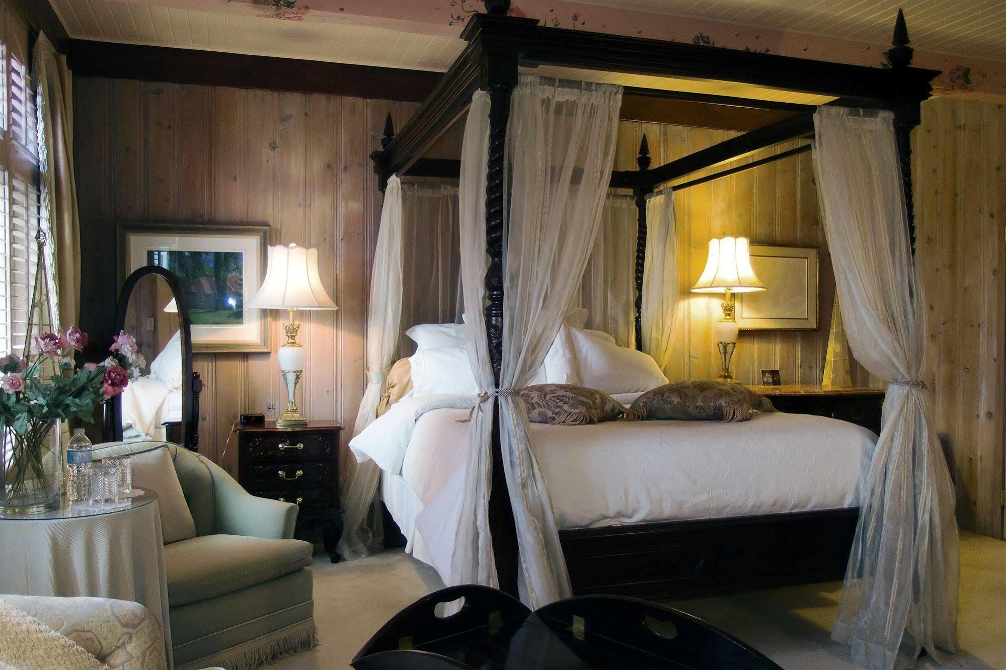 Le Petit Clocher Gite Touristique B & B サン・ソヴェ－ル・デ・モン エクステリア 写真